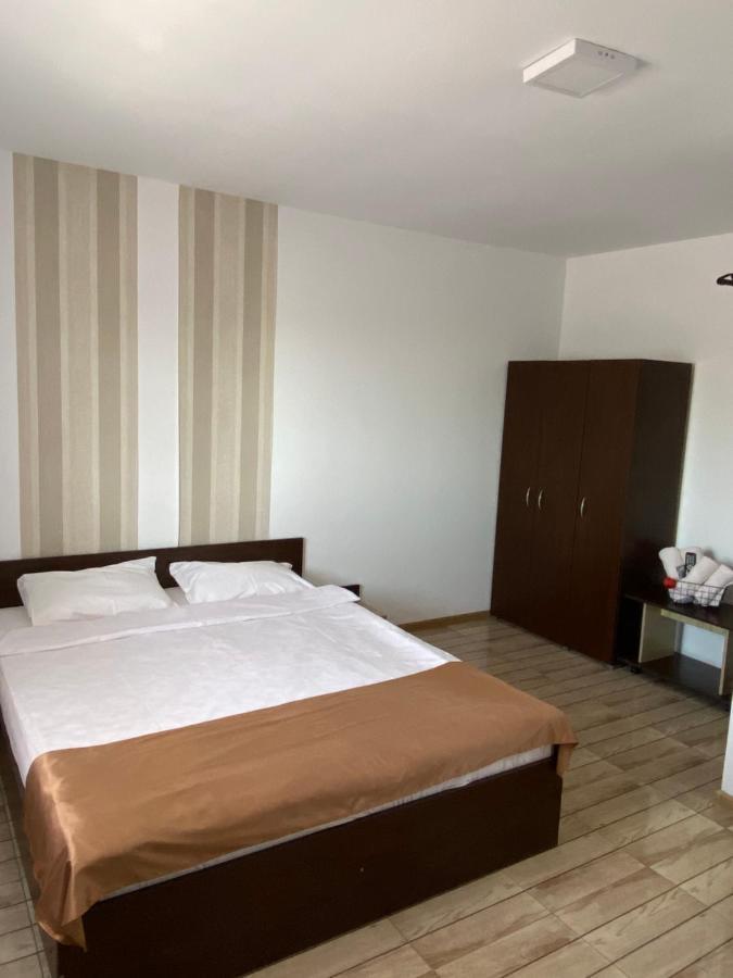 Casa De La Corbu Hotel Корбу Екстериор снимка
