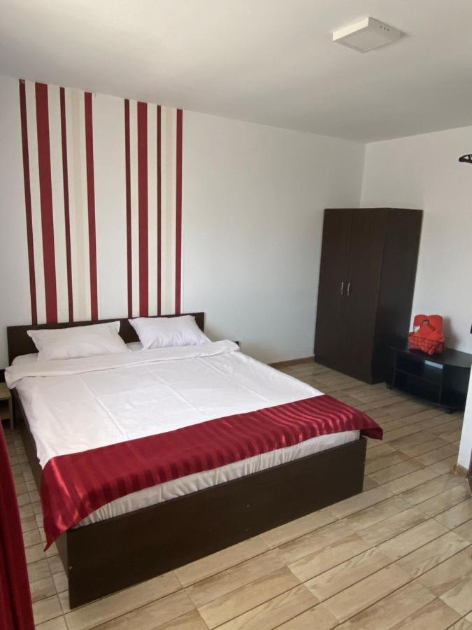Casa De La Corbu Hotel Корбу Екстериор снимка