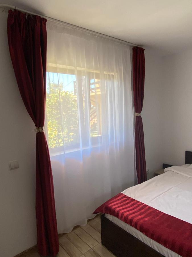 Casa De La Corbu Hotel Корбу Екстериор снимка